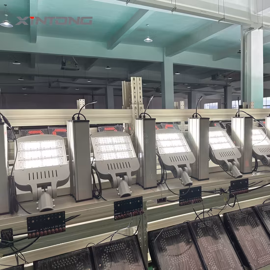 IP66 ガーデン Xintong カートン ボックス 14lm/W ソーラー LED 街路灯、低価格